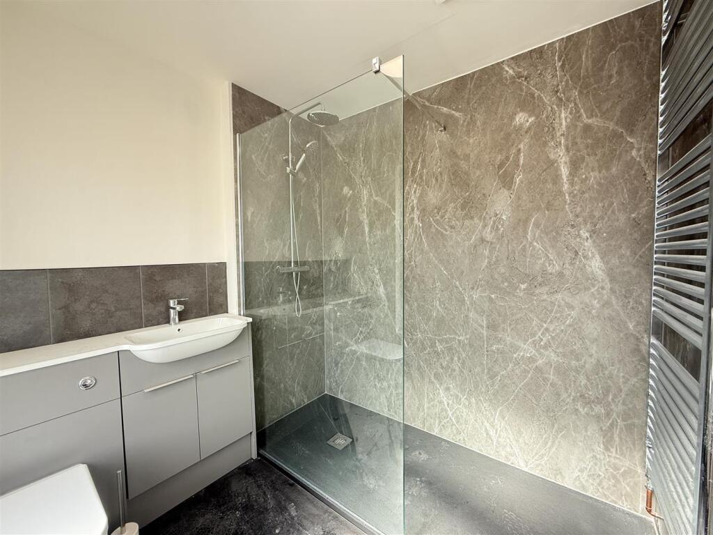 Ensuite 1.JPG