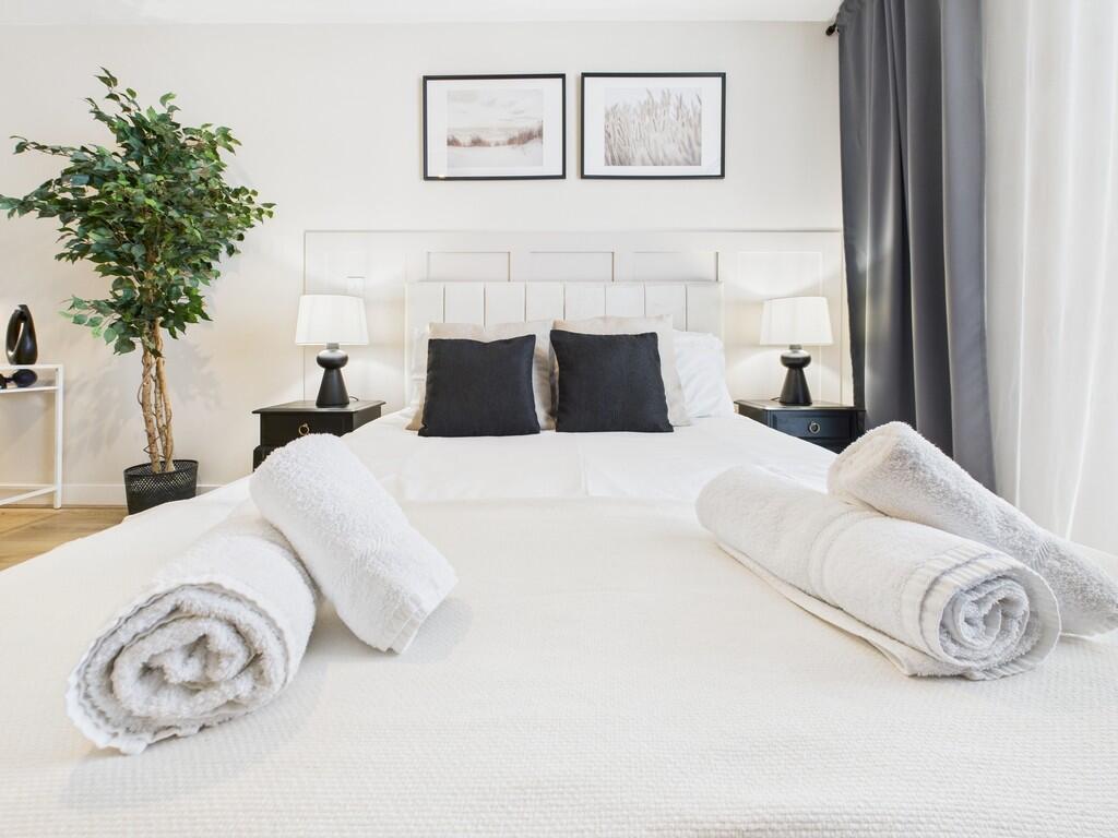 CAM03974G0-PR0112...