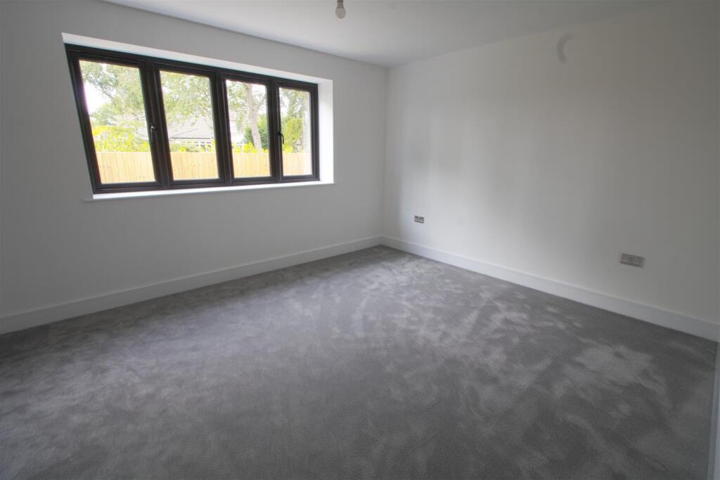 BEDROOM1.jpg
