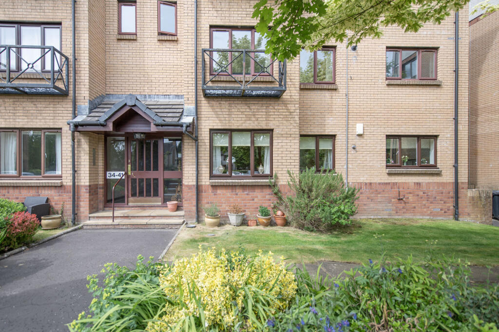 Spacious 3 bedroom ground floor flat