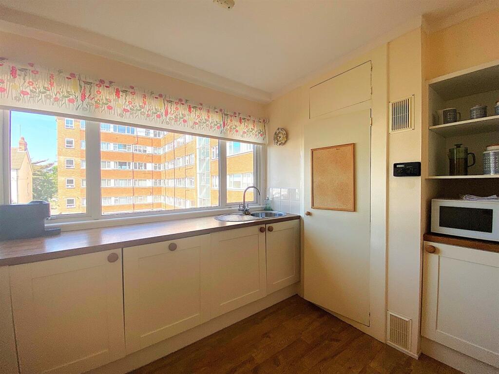 3 Clock Tower Ct - Kitchen2.jpg