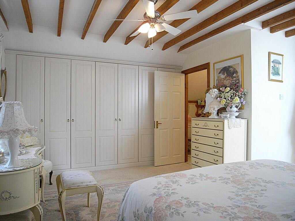 Master to Ensuite...