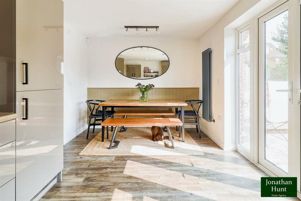 KITCHEN/BREAKFAST ROOM PIC 2