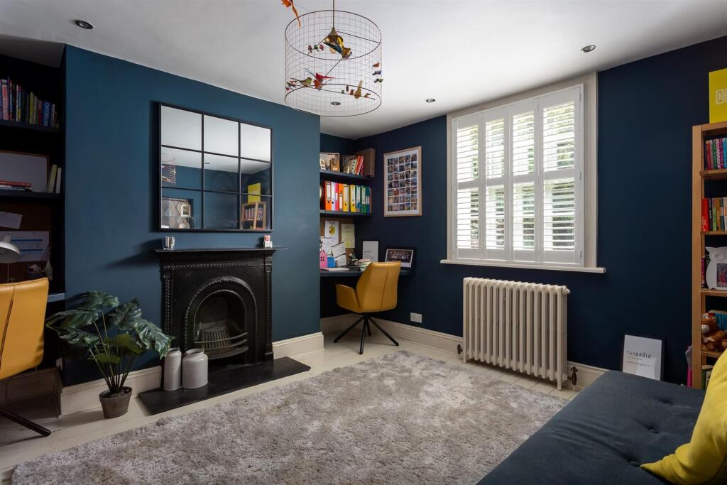 38 - Tynings House - GL51 4XF - Web.jpg