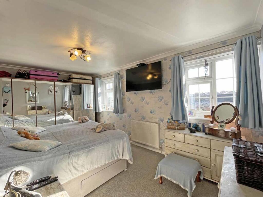 Drax Gardens 23 Bed 1.jpg