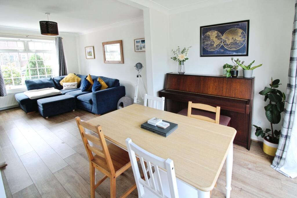 Lounge/Dining Room