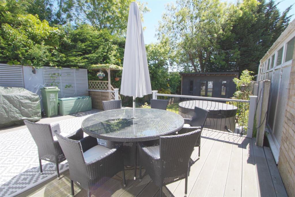 PATIO1.jpg