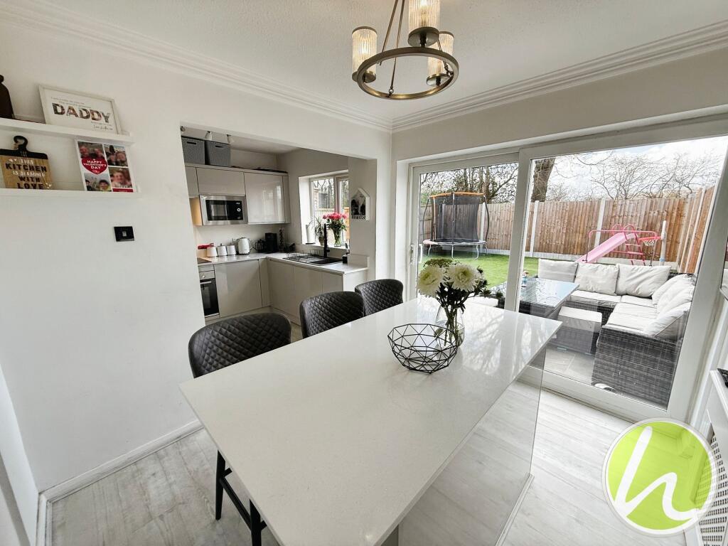 Kitchen/ Dining Room