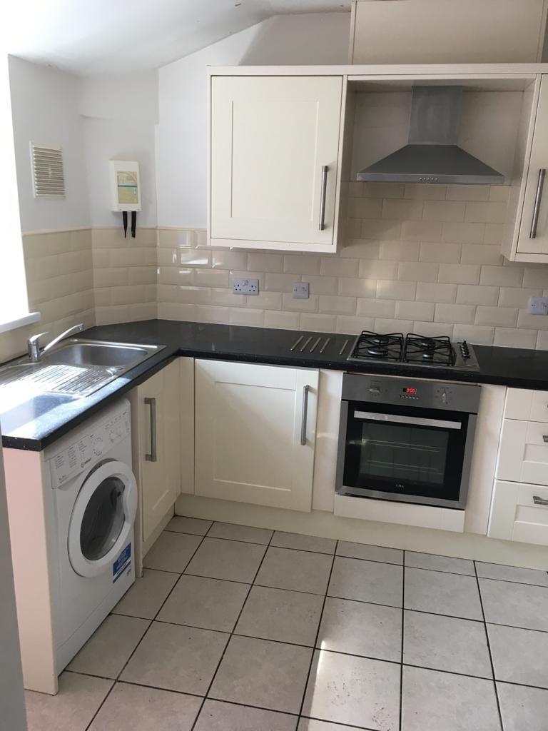 22) 9 Beresford Avenue Kitchen 27.07.2020.jpg