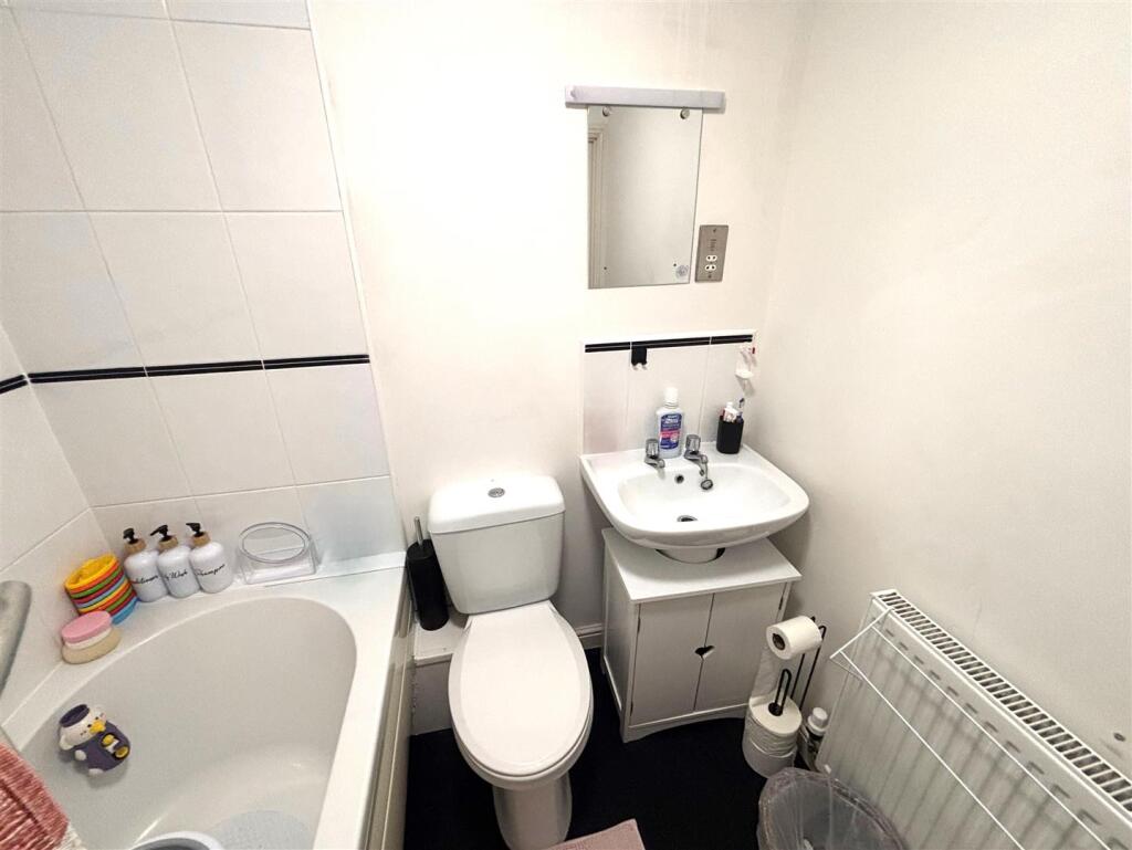 Bathroom 1.jpg