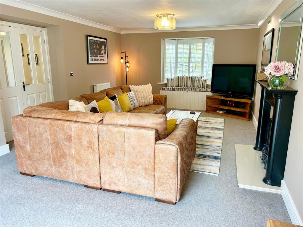 007 Living room 1.jpg
