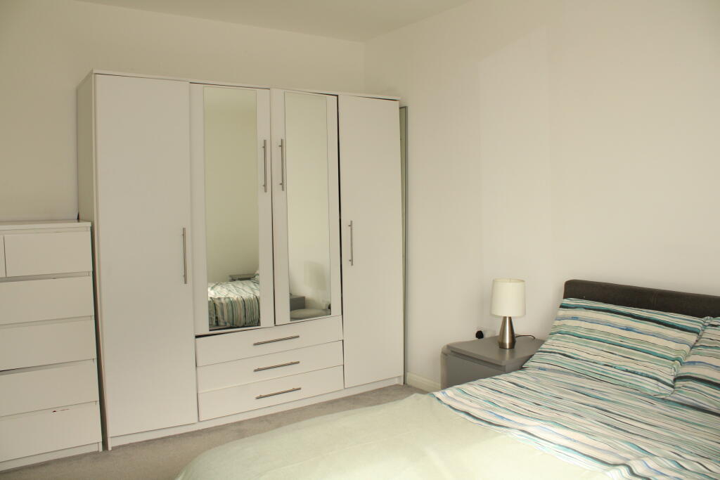 Bedroom 1 (2)