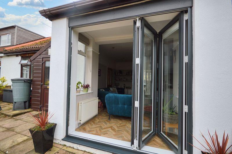 Lounge bi-fold doors