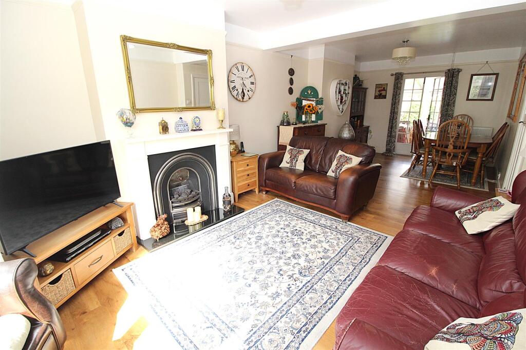 Sitting / Dining Room