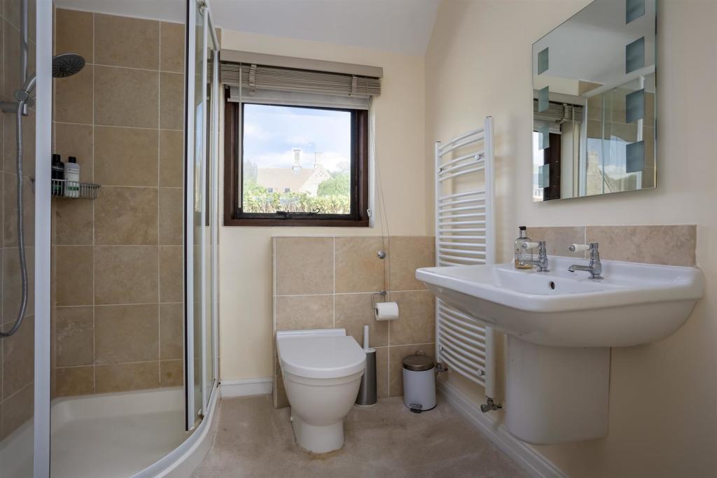 33 - 2 Priors Court - GL7 7BB - Web.jpg
