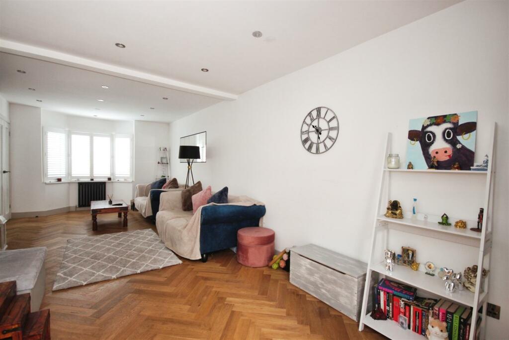 Through Lounge Diner