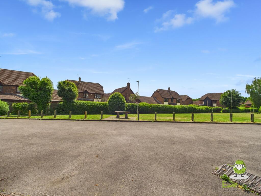 EweMove Estate Agents Basingstoke - Chaldon Green