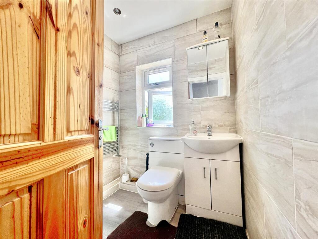 Family Bathroom/ WC