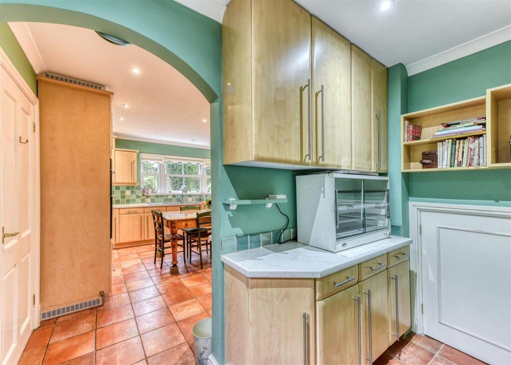 20 Cross Road-kitchen3.jpg