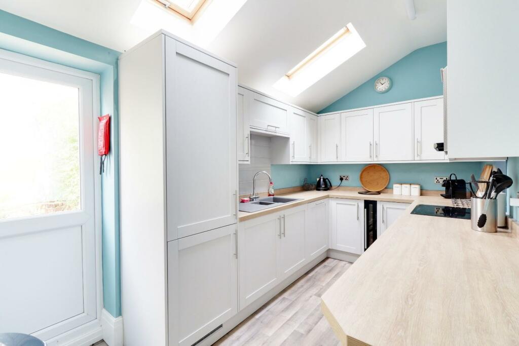 Kitchen (2).jpg