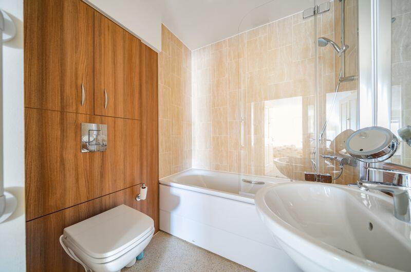 Bathroom to master bedroom