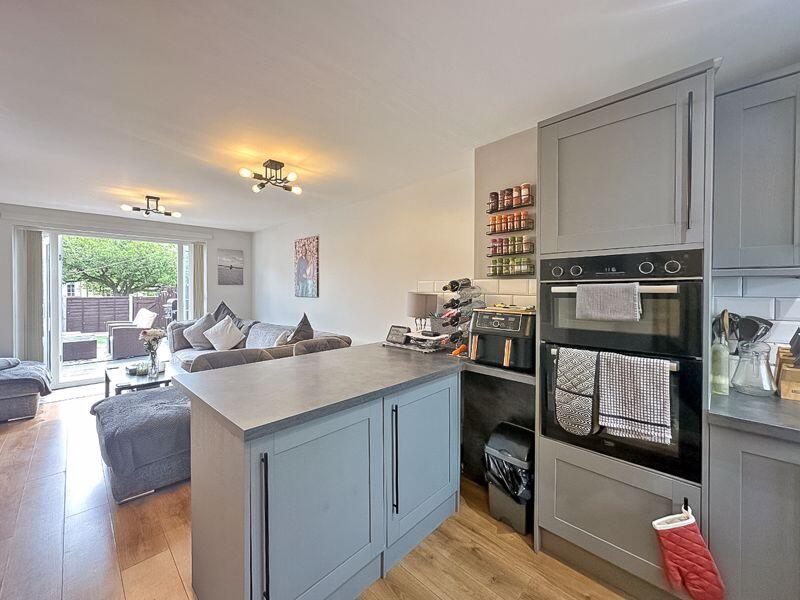 OPEN PLAN LOUNGE/KITCHEN