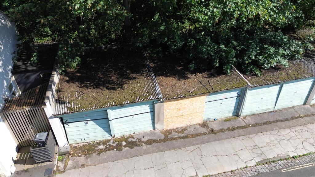 Garage 8 - 2 - Kensington Road