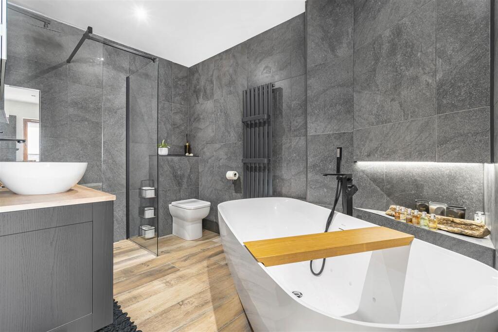 Principal ensuite 1.JPG