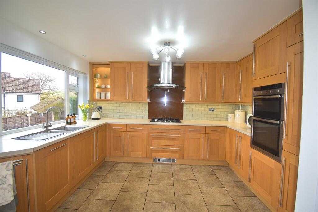 Fitted Dining/Kitche