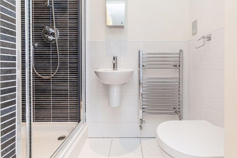 En-suite shower