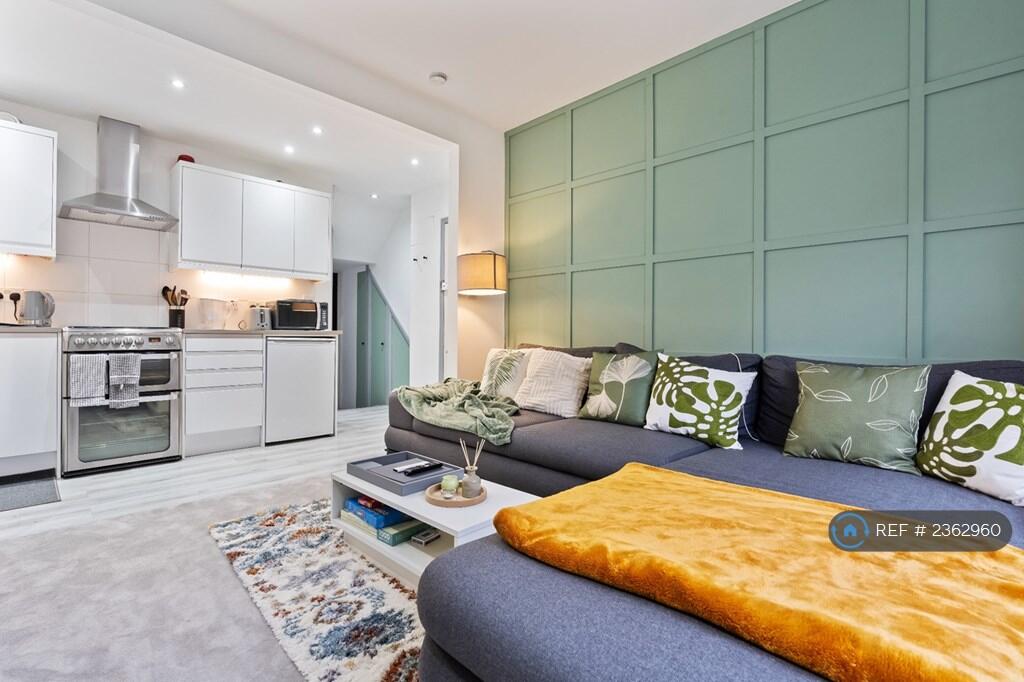 Living Room &amp; Kitchen 