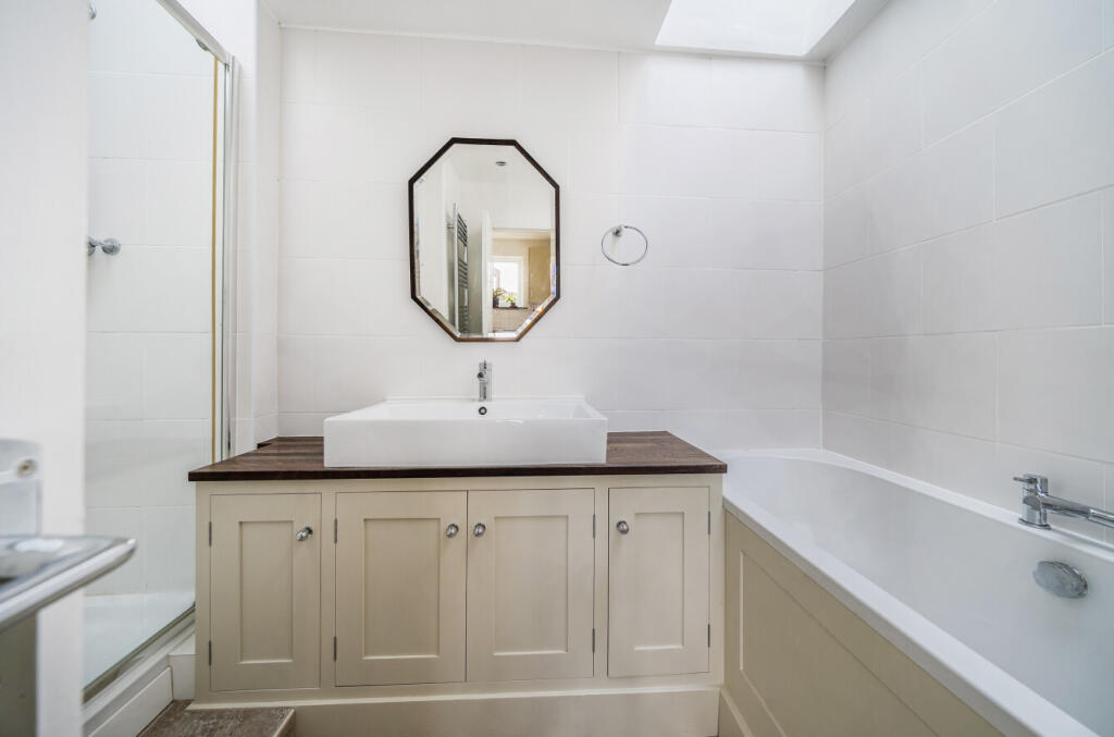 1386625-24-693050...