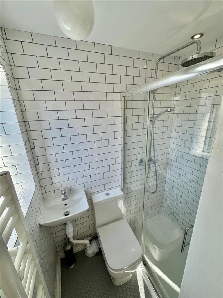 A37Ensuite.jpg