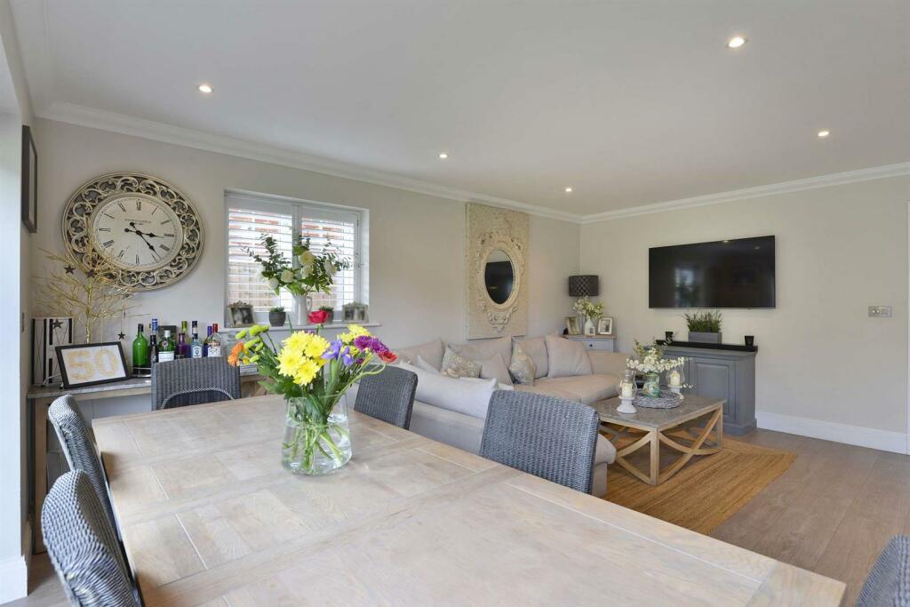 8 Alder Grove (24)-1920.jpg