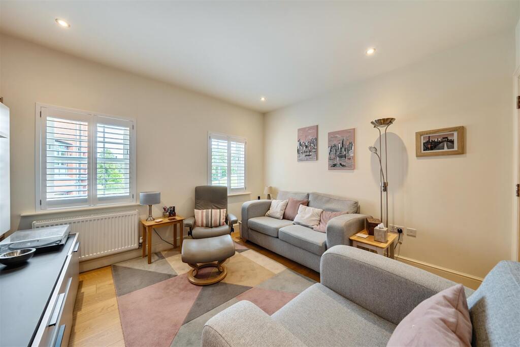 27 Moat Lane, Towcester (13).jpg