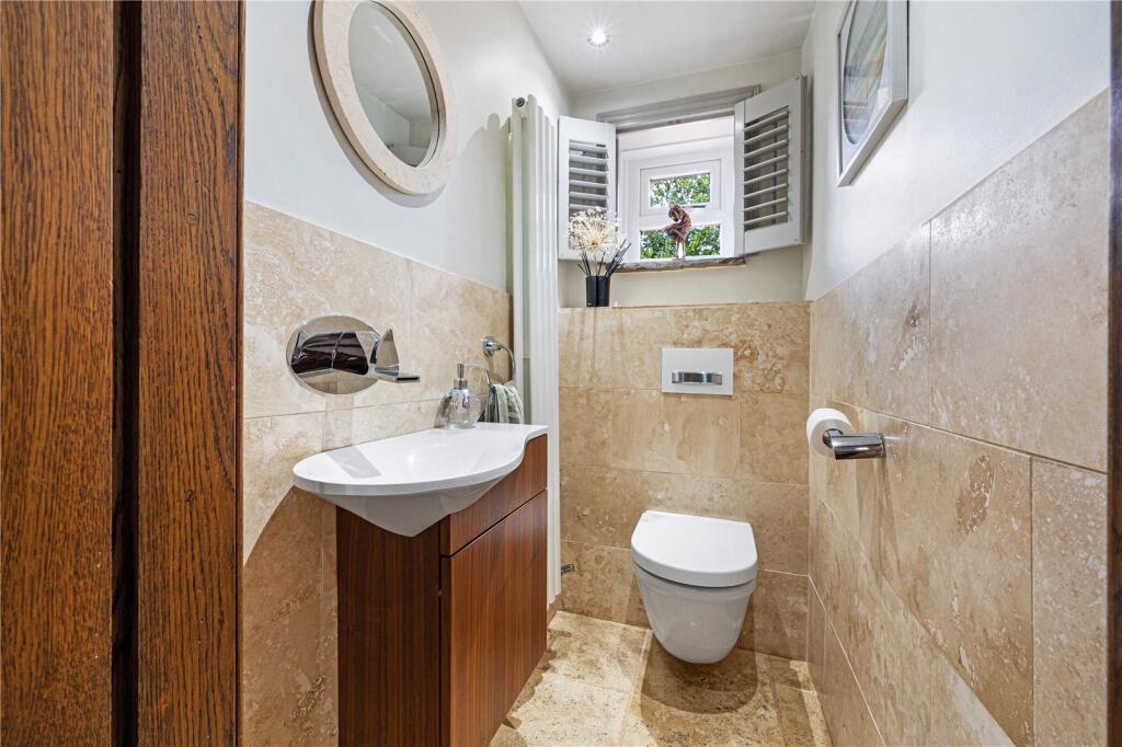 2pc Cloakroom