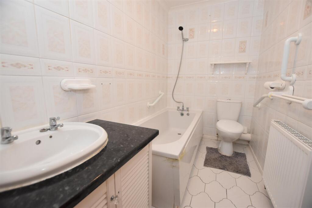 Bathroom.JPG