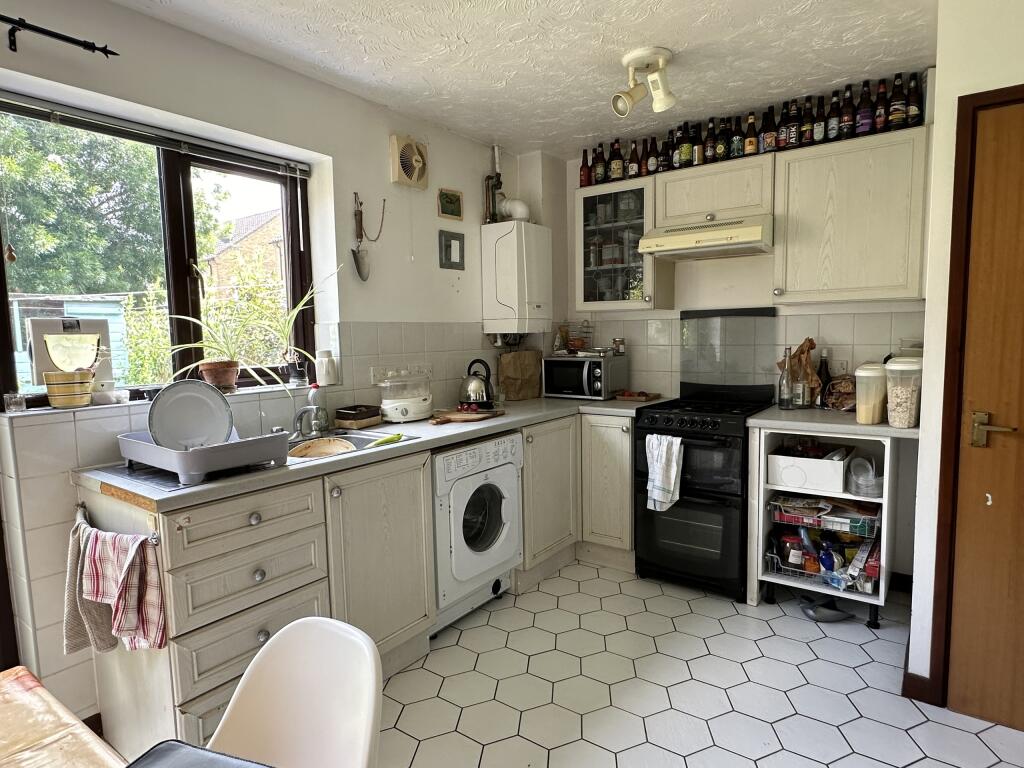 kitchen 2.JPG