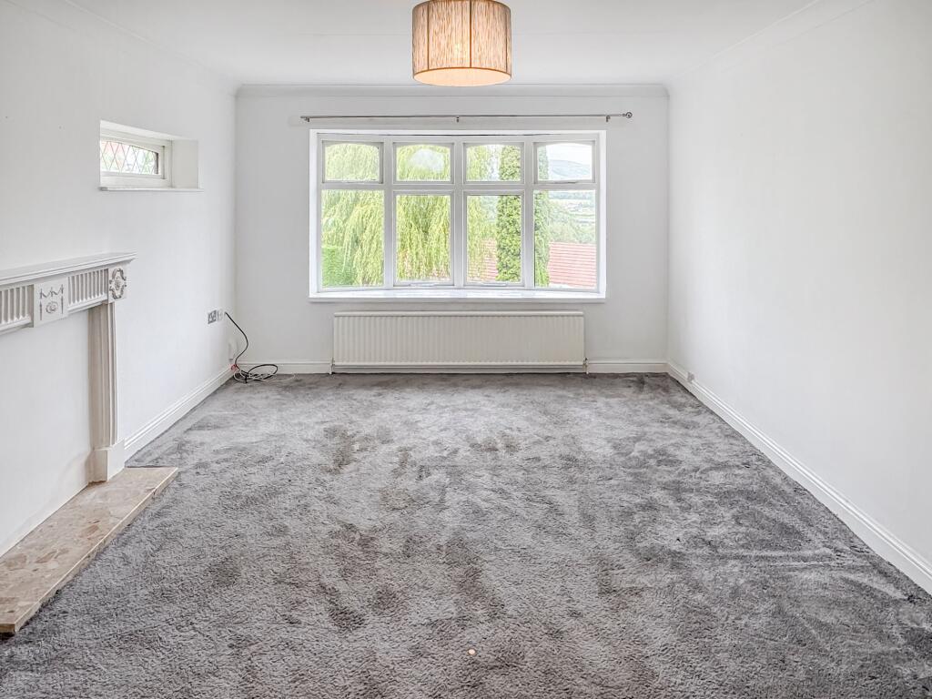 Bright &amp; Spacious Living Room with Lovely Views