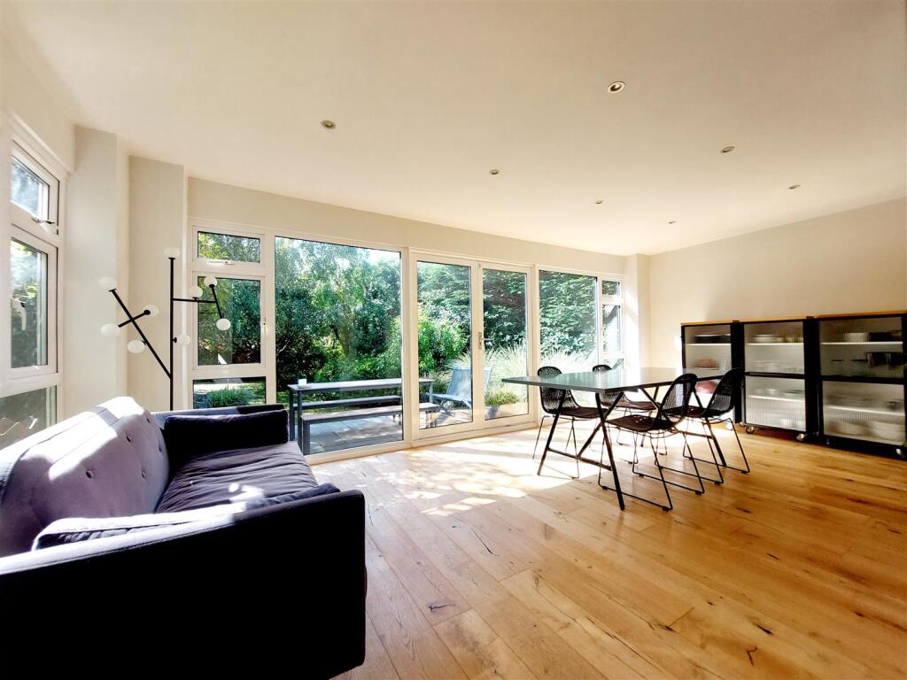 Sun/Dining Room