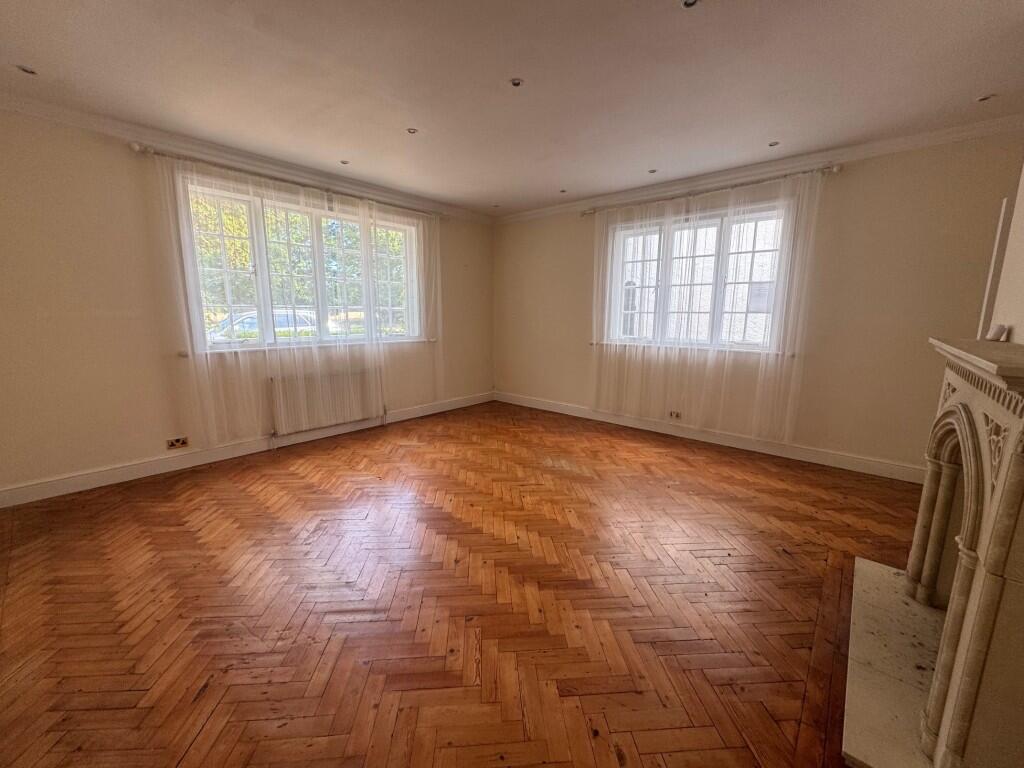 L  Medium  T202508141727.jpg