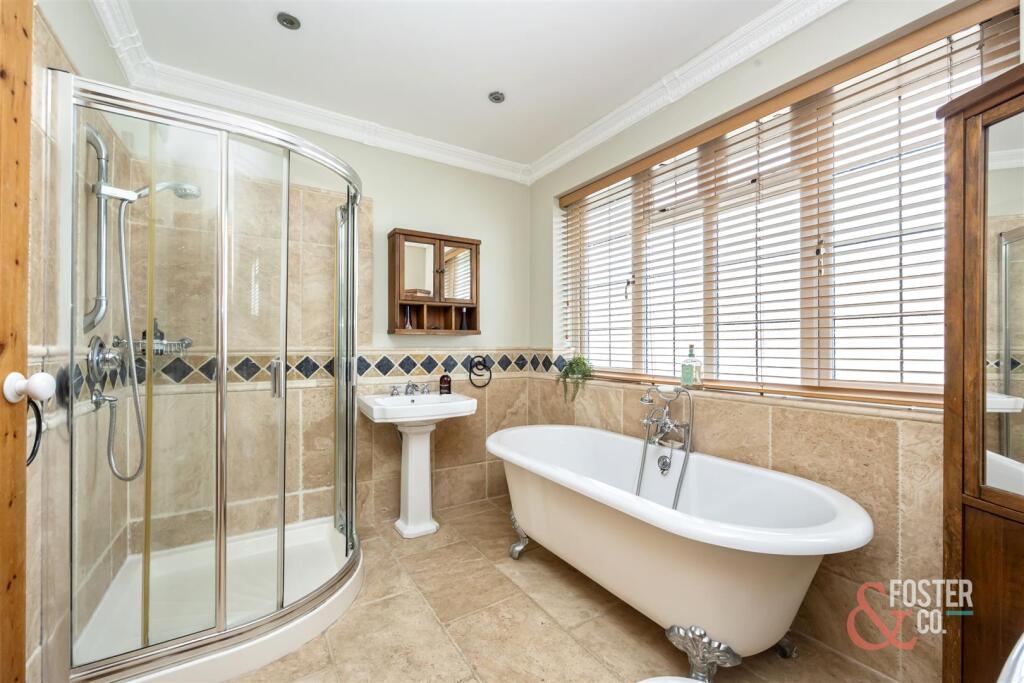 Whitethorn Drive, 9-010.jpg