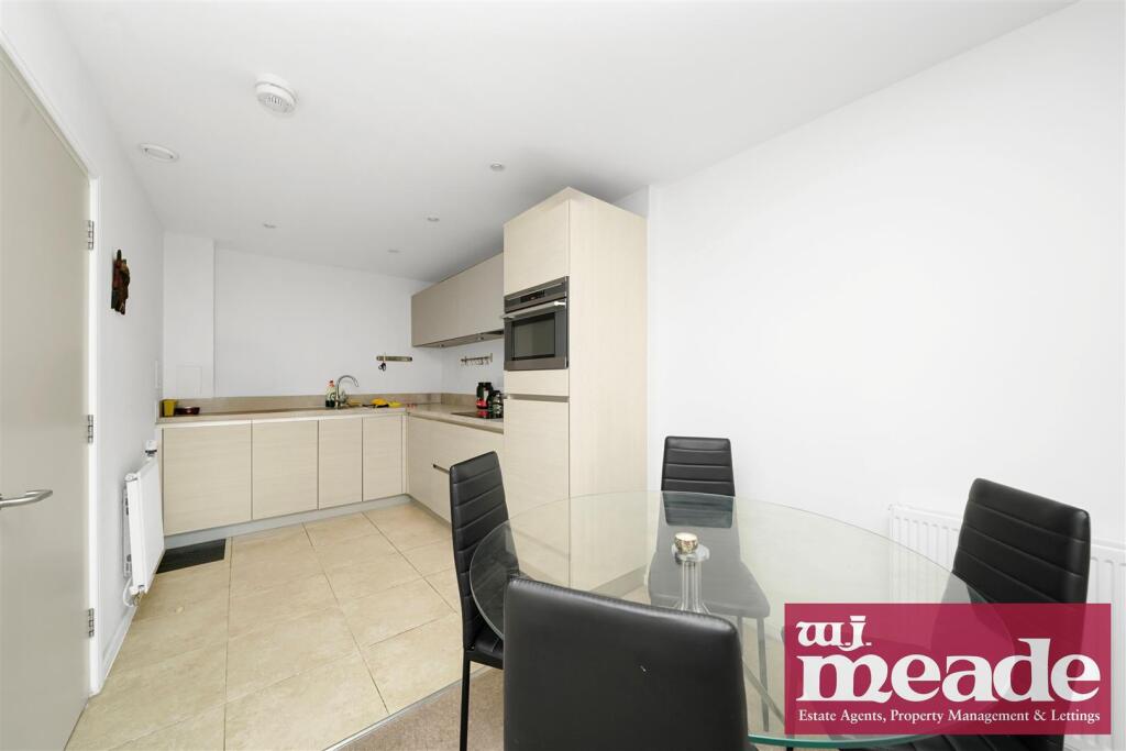Kitchen/ Dining Area