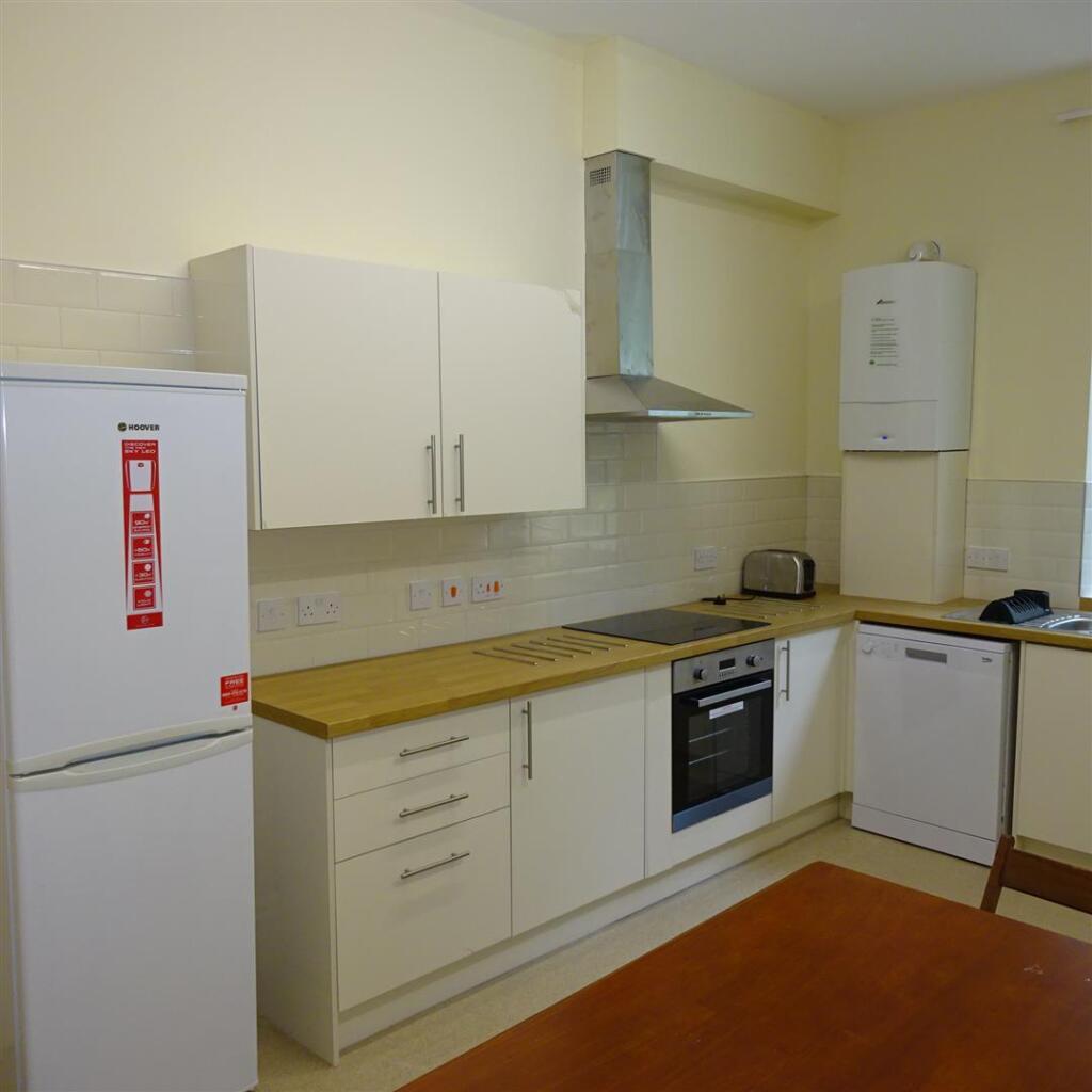Kitchen left.JPG