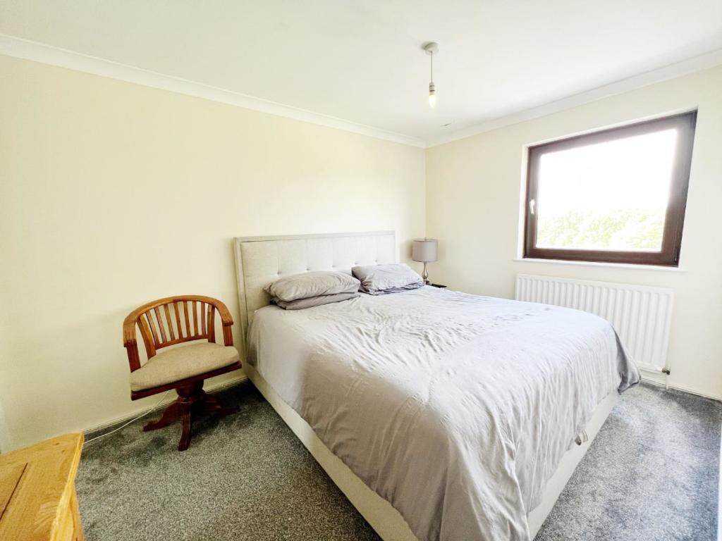 Bedroom 1 pic 1.jpg