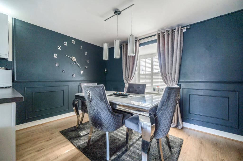 1343017-7-68b56fa...