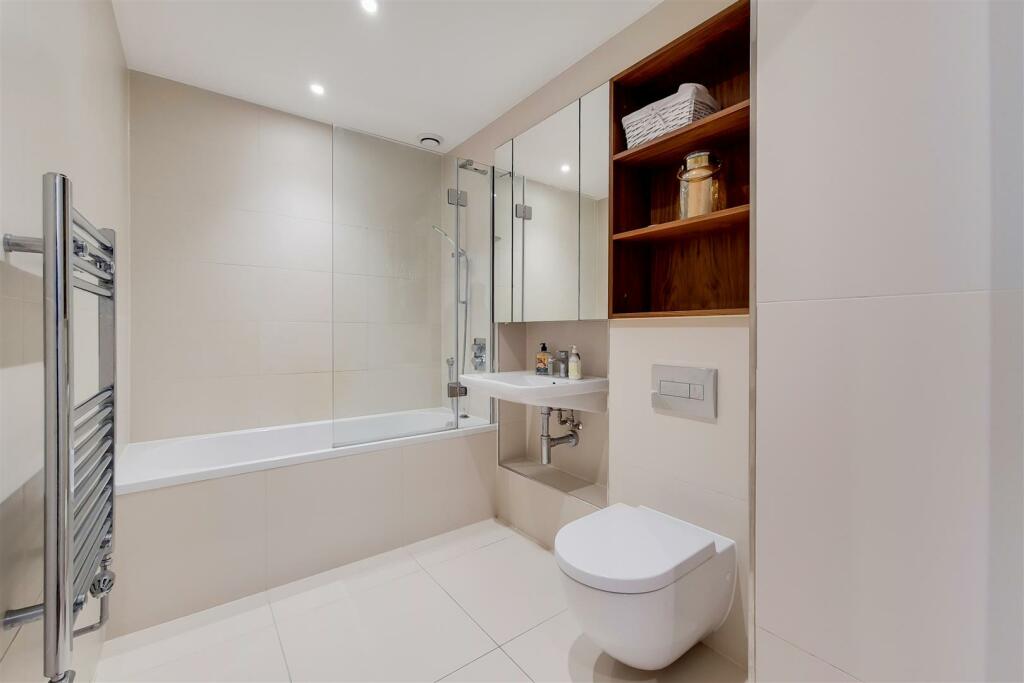 7_Bathroom-0.jpg