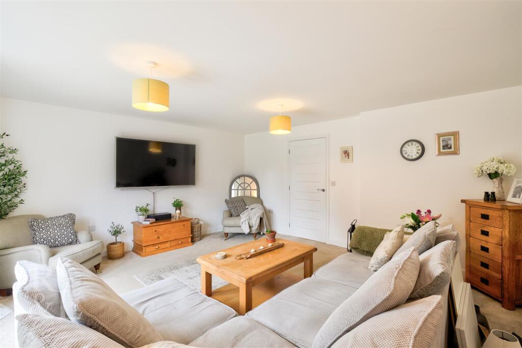 25 Maygreen Avenue (20).jpg