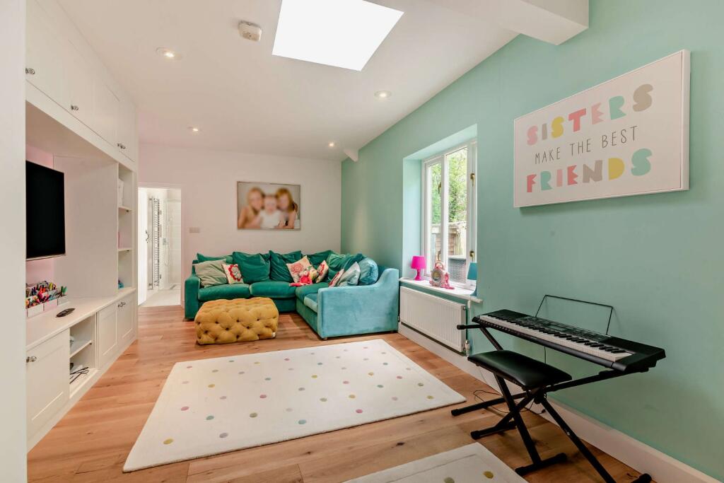 Playroom/Bed 5