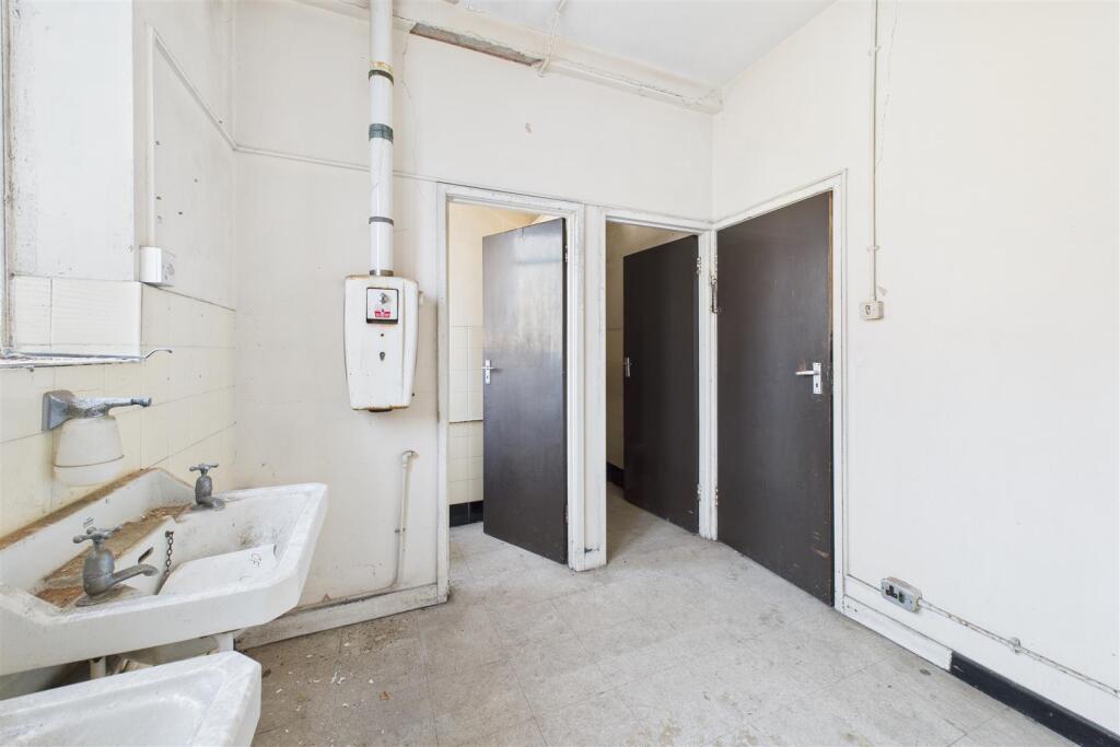 27 Eastover, Bridgwater, Somerset TA6 5AW | Freeho